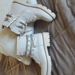 Women's XOXO zip up boots